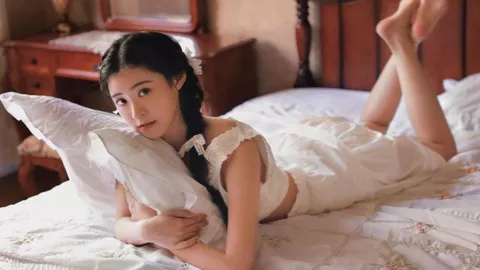 环卫工清扫跟拍争议