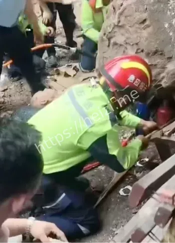 重庆云阳盛堡镇山石垮塌事件